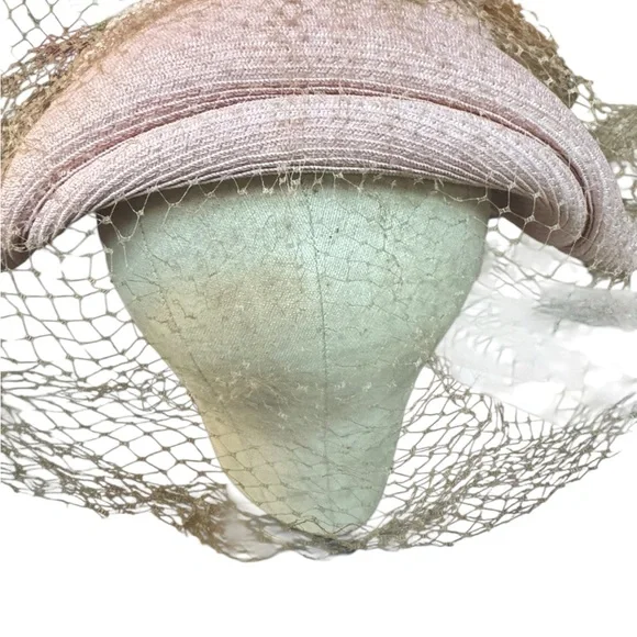 1950s/60s Soft, Muted‎ Pink Straw Fascinator Hat w/Birdcage Veil & Pink Feathers - Picture 3 of 9